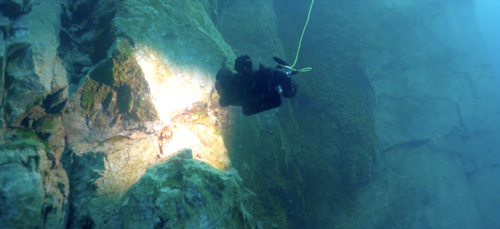 東日本フライト 水中ドローン